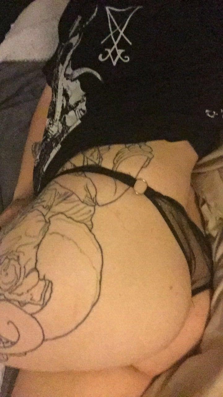 Snapchat tattoo girl