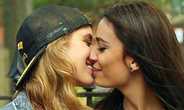 best of Kissing pic Girl lesbian