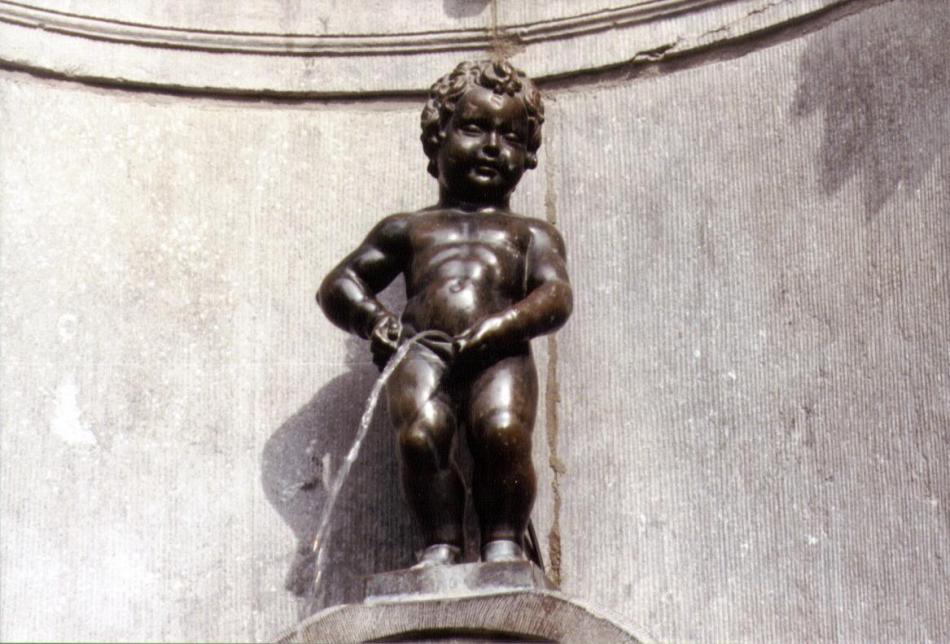 best of In statue Baby belgium peeing