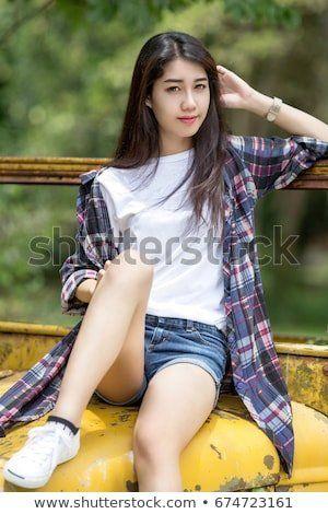 Red T. reccomend Asian girls in shorts