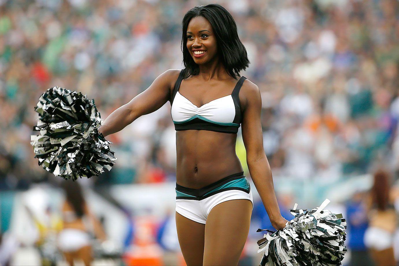 Philadelphia Eagles Cheerleader Shows Pussy Pics And